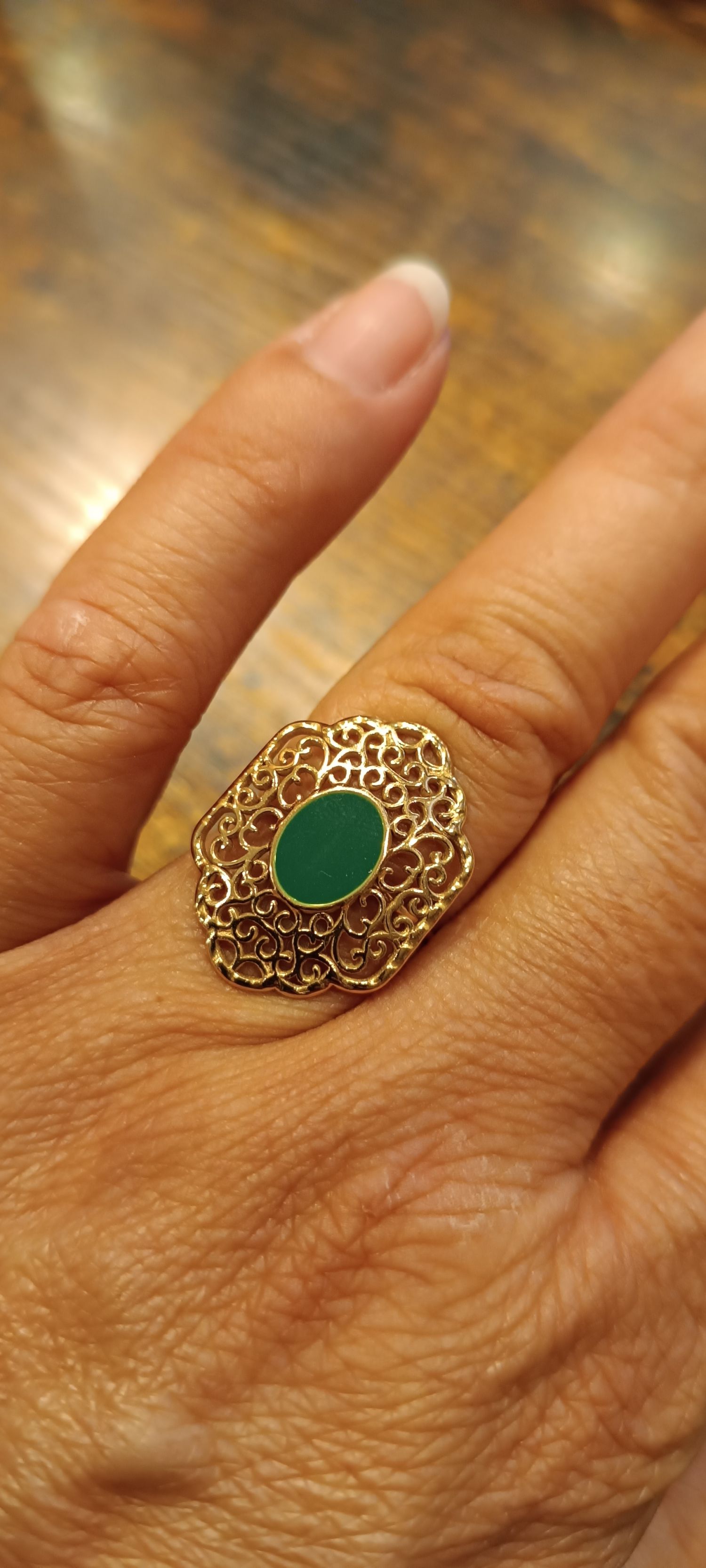Bague dentelle dorée strass vert