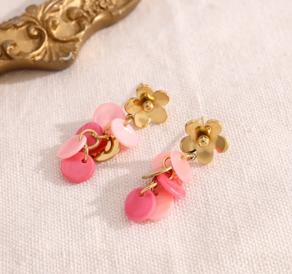Boucles d'oreilles fleur pendante rose