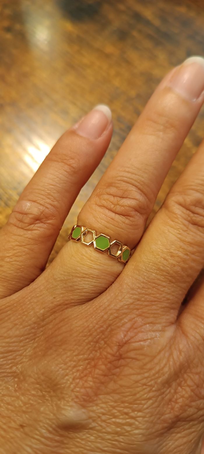Bague dorée et vert pale