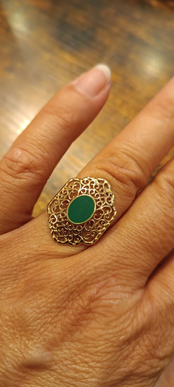 Bague dentelle dorée strass vert