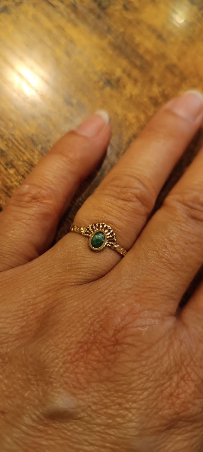 Bague couronne dorée et vert