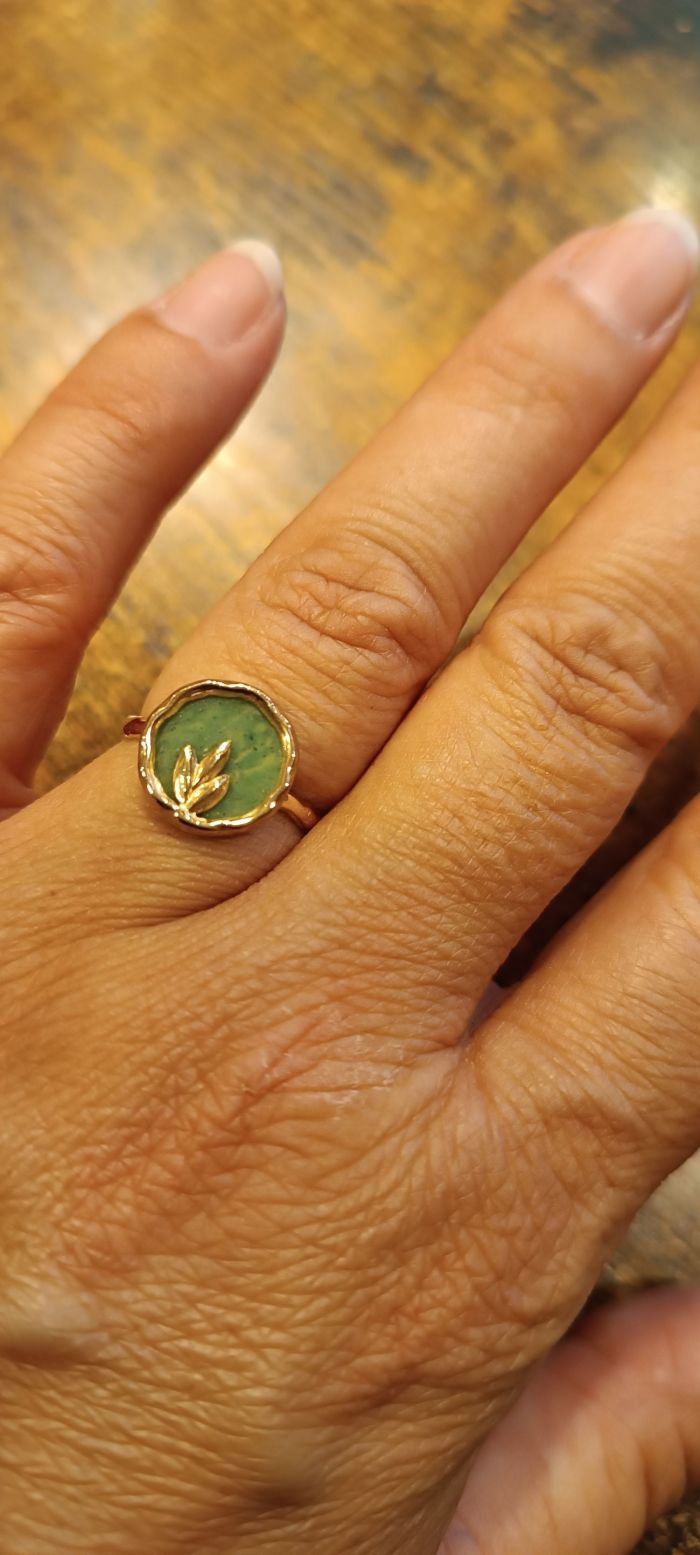 Bague ronde dorée et vert
