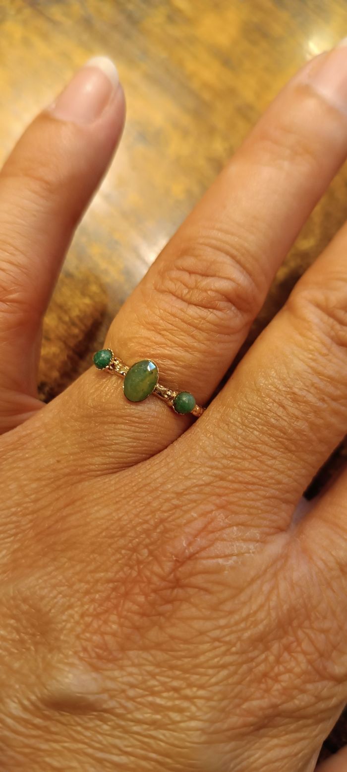 Bague dorée et vert